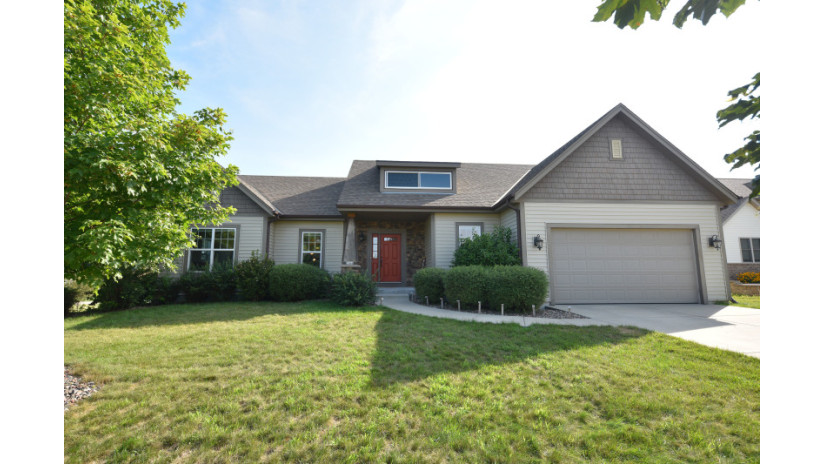 1064 Juniper Ln Hartford, WI 53027 by Shorewest Realtors $379,900