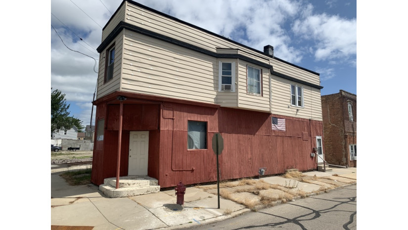 2224 57th St Kenosha, WI 53140 by Shorewest Realtors $45,000