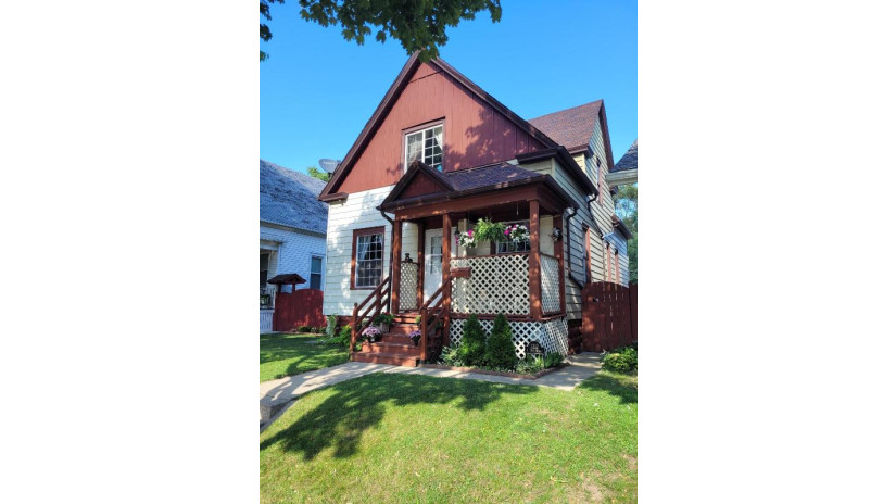 2212 S 28th St Milwaukee, WI 53215 by EXP Realty LLC-West Allis $172,900