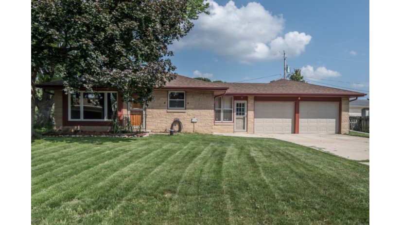 W228S1556 Antioch St Waukesha, WI 53186 by Shorewest Realtors $239,000