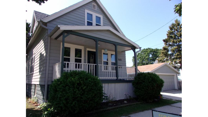 1633 E Saveland Ave Milwaukee, WI 53207 by JP Herman Real Estate Services $249,900