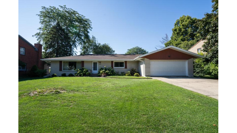 501 Carlton Dr Racine, WI 53402 by First Weber Inc- Racine $229,900