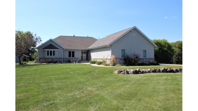 W250N8849 Hillside Rd Lisbon, WI 53089 by Shorewest Realtors $549,900