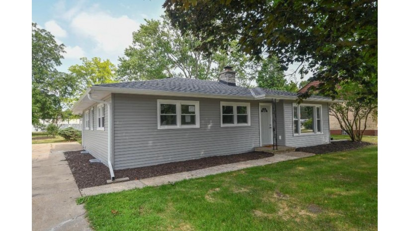 W247S3068 Prairie Ave Waukesha, WI 53186 by Realty Executives Southeast $329,900