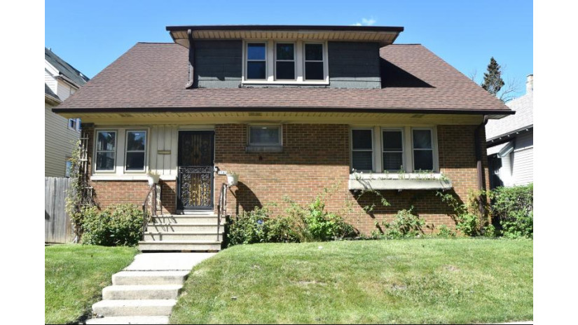 3541 N 20th St Milwaukee, WI 53206 by Broadway Realtors, LLC $130,000