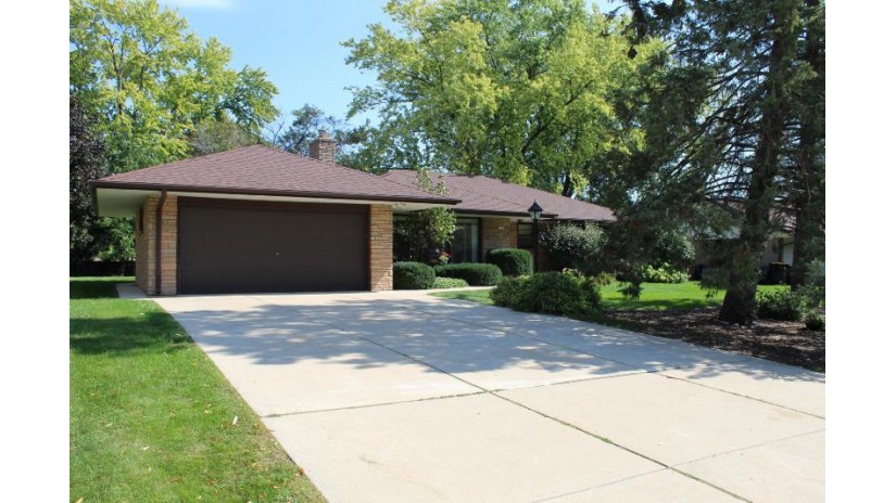 1236 N 117th St Wauwatosa, WI 53226 by Ethos Realty $294,900