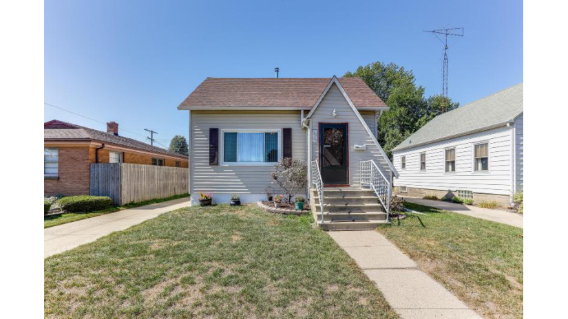 6824 34th Ave Kenosha, WI 53142 by RE/MAX ELITE $149,900