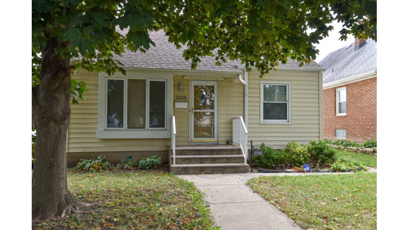 2928 S 47th St Milwaukee, WI 53219 by Shorewest Realtors $165,000