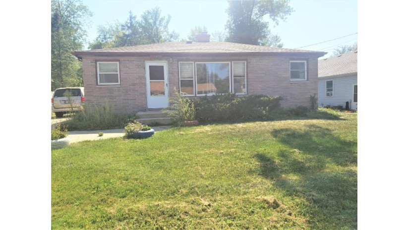 707 Barry Rd Twin Lakes, WI 53181 by Twin Lakes Realty,LLC $157,000