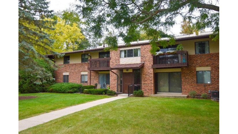 327 Park Hill Dr H Pewaukee, WI 53072 by Redefined Realty Advisors LLC $119,900