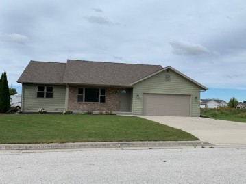 802 Pigeon Ln, Howards Grove, WI 53083-1563