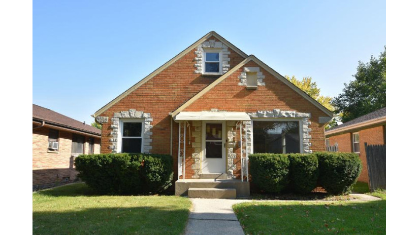 6162 W Spencer Pl Milwaukee, WI 53218 by Home Solutions Realty LLC $139,900