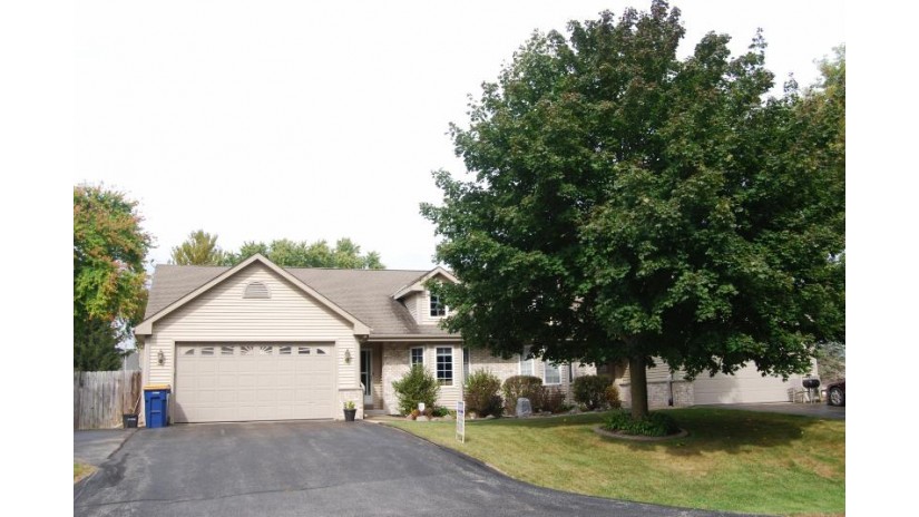 504 Steeple View Rd Newburg, WI 53095 by Coldwell Banker Realty $234,850