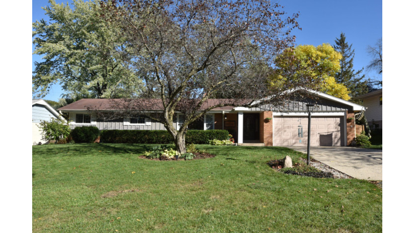 4630 N 108th St Wauwatosa, WI 53225 by Shorewest Realtors $280,000