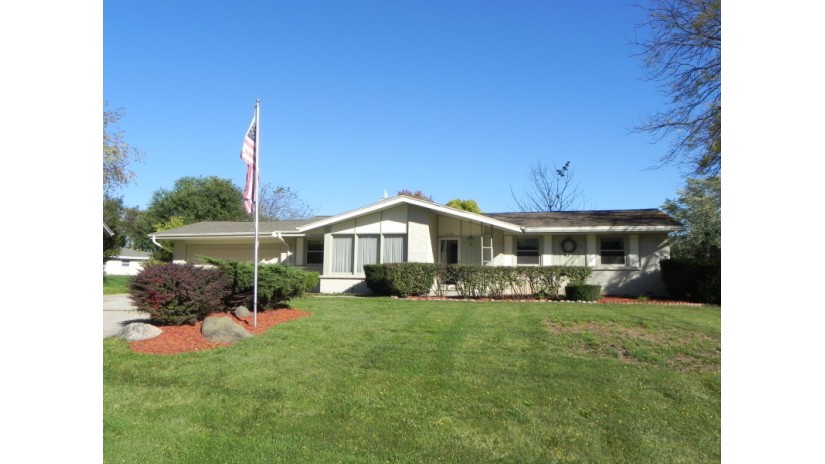 3680 S Brentwood Rd New Berlin, WI 53151 by Shorewest Realtors $275,000