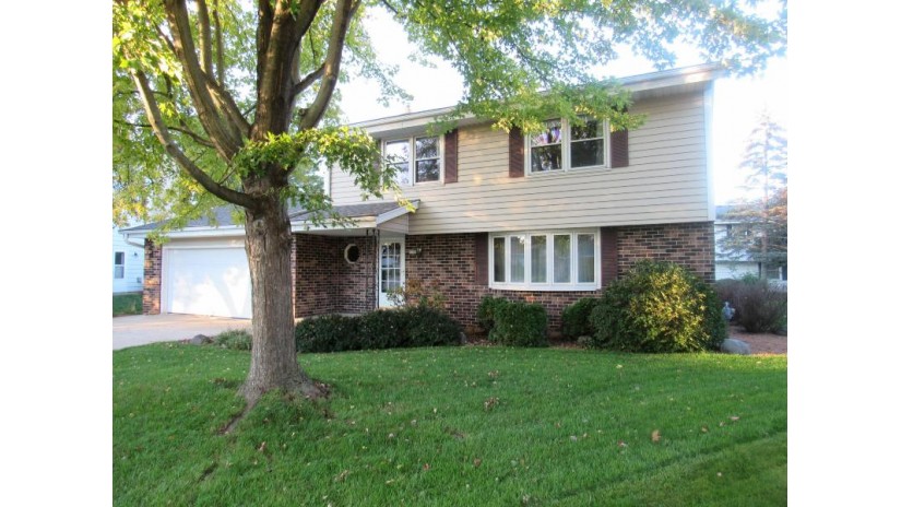 8244 W Red Oaks Ct Greenfield, WI 53220 by RE/MAX Realty Pros~Milwaukee $309,900