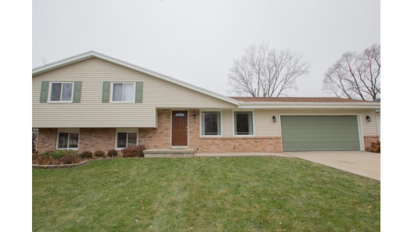 532 Mary Knoll Ln Watertown, WI 53098 by Realty Executives Platinum $235,000