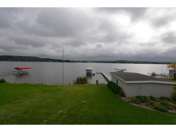 716 Lake Wis Dr, Merrimac, WI 53561