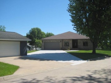 410 Bushnell St, Marquette, IA 52158