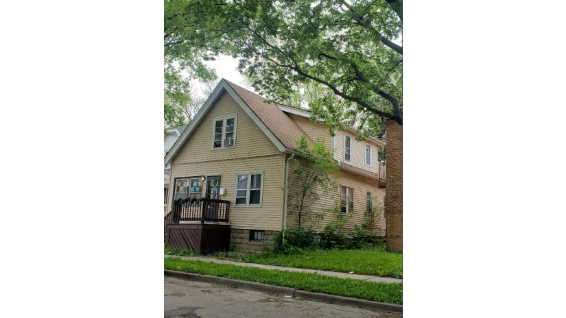 3823 W Fairmount Ave 3823A Milwaukee, WI 53209 by Root River Realty $59,900