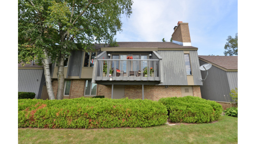 1 Deepwood Dr C1 Wind Point, WI 53402 by Shorewest Realtors $244,900