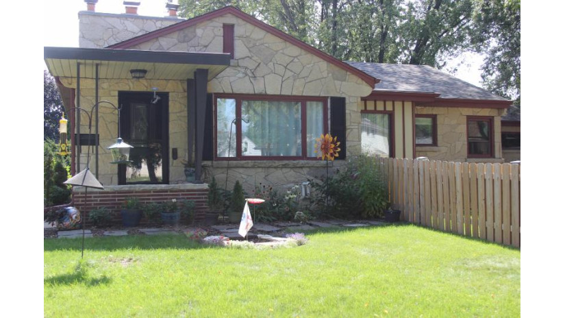 3171 N 89th St Milwaukee, WI 53222 by Coldwell Banker HomeSale Realty - Wauwatosa $259,900