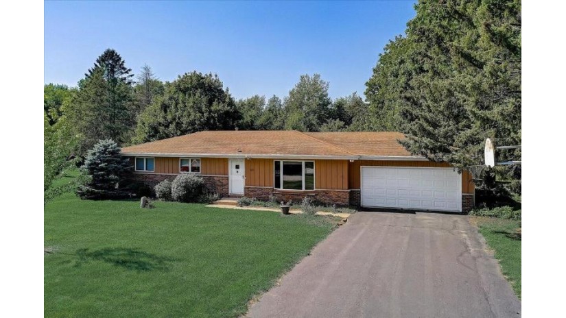 1651 Hillcrest Dr Delafield, WI 53018 by First Weber Inc - Delafield $339,900