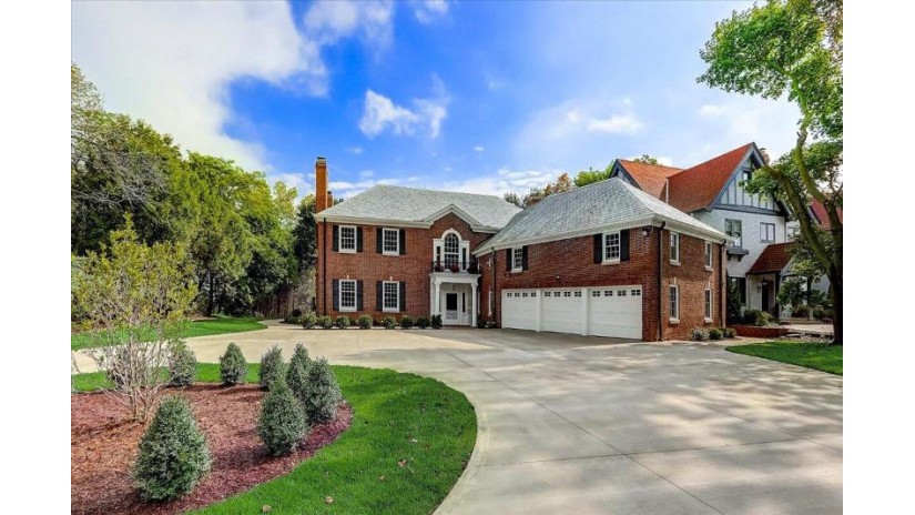 3926 N Lake Dr Shorewood, WI 53211 by First Weber Inc -NPW $2,500,000