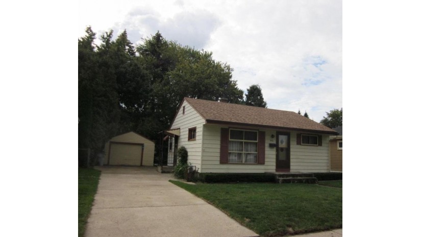 4911 W Norwich Ct Milwaukee, WI 53220 by Famous Homes Realty $134,990