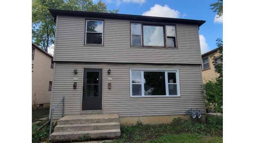 5925 N 68th St 5927 Milwaukee, WI 53218 by Homeowners Concept Save More R $124,900