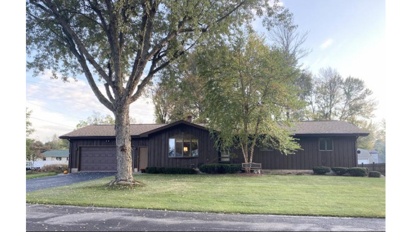 3309 Parkdale Dr Marinette, WI 54143 by Weichert, Realtors-Place Perfect $194,900