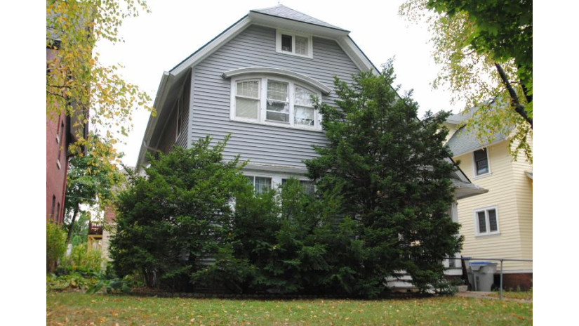 907 E Dakota St Milwaukee, WI 53207 by The Stefaniak Group, LLC $225,000