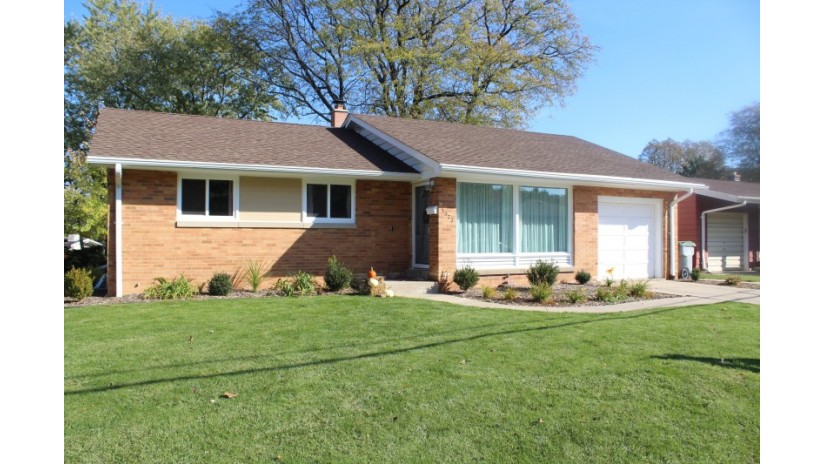 3572 S Sunset Dr Milwaukee, WI 53220 by Shorewest Realtors $180,000