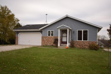 407 Ann Marie Ave, Iron Ridge, WI 53035-9629