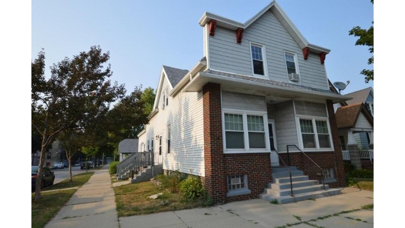 154 E Rosedale Ave Milwaukee, WI 53207 by Hometowne Realty LLC $329,900