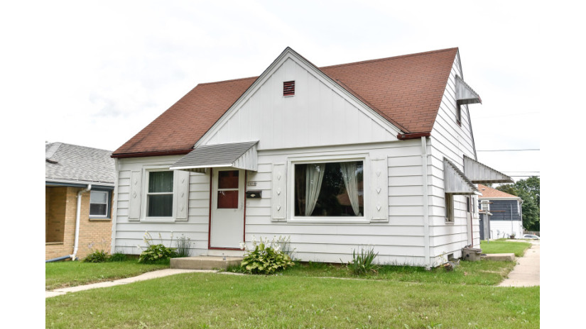 3858 N 61st St Milwaukee, WI 53216 by Shorewest Realtors $125,000