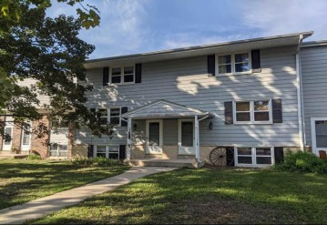 218 Wolf Dr, Dousman, WI 53118-9308