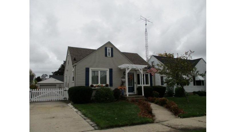 7617 32nd Ave Kenosha, WI 53142 by Emmer Real Estate Group $199,900