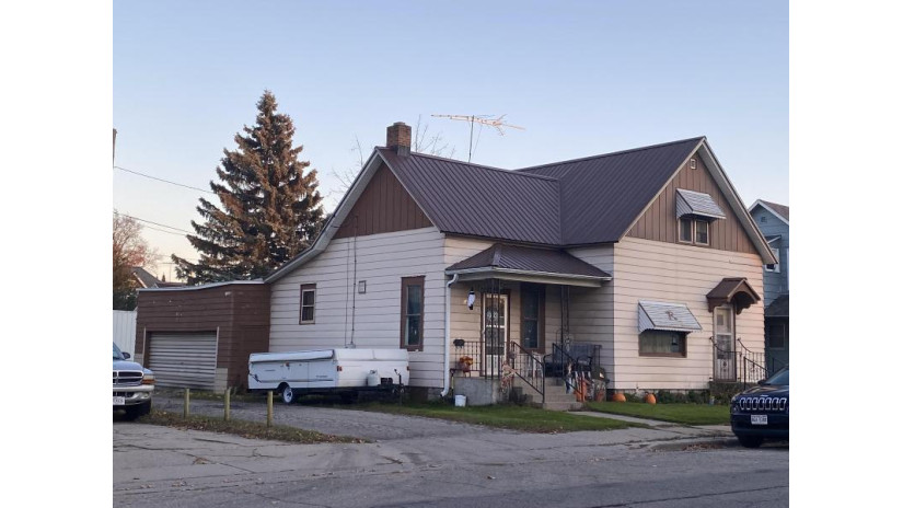 1358 Pierce Ave Marinette, WI 54143 by Broadway Real Estate $64,900