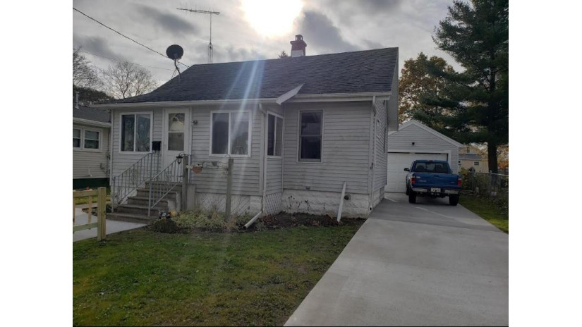 2509 13th St Two Rivers, WI 54241 by Coldwell Banker Real Estate Group~Manitowoc $82,500