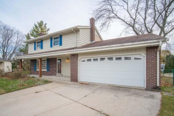 1508 Meadow Ct, Port Washington, WI 53074-1113