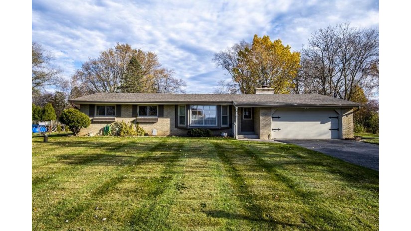 W190N4974 Sunset View Dr Menomonee Falls, WI 53051 by First Weber Inc - Brookfield $289,900