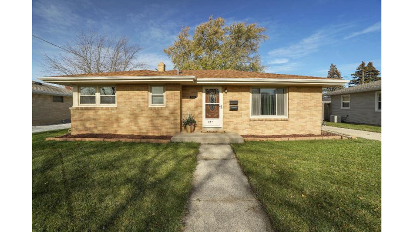 904 Saxony Dr Racine, WI 53402 by RE/MAX Newport $189,900