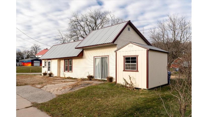 904 E Decker St Viroqua, WI 54665 by New Directions Real Estate $84,900