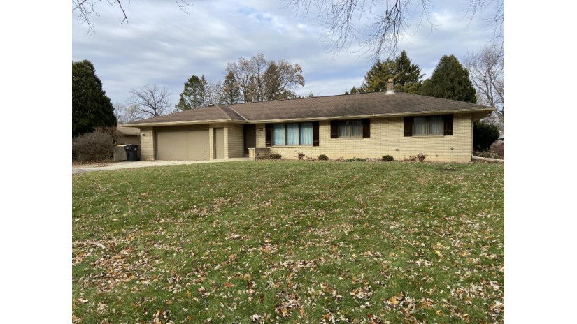 10108 W Brookside Dr Hales Corners, WI 53130 by Minette Realty, LLC $280,000