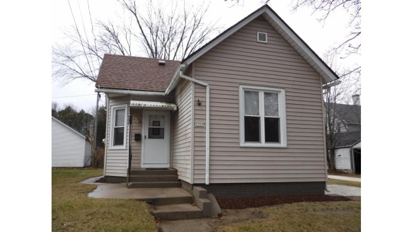 1311 Hamilton St Manitowoc, WI 54220 by Coldwell Banker Real Estate Group~Manitowoc $68,900