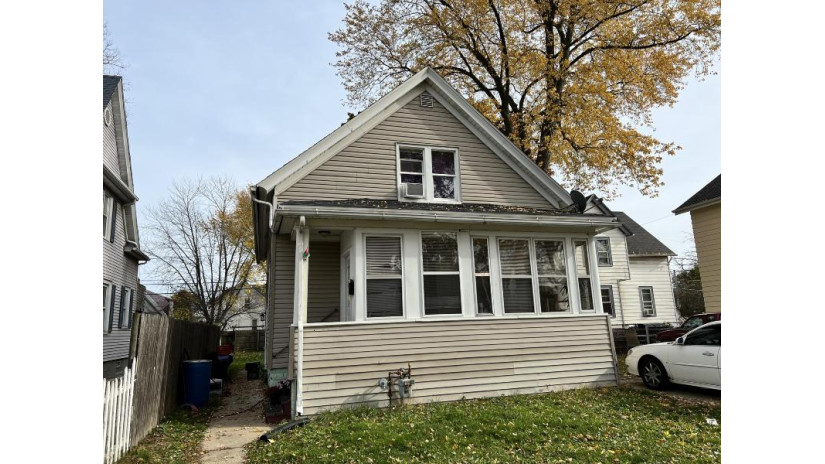 6523 23rd Ave Kenosha, WI 53143 by Coldwell Banker Realty -Racine/Kenosha Office $130,000