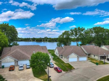 820 Waters Edge Ct, Marshall, WI 53559