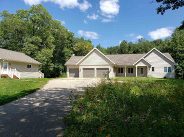 9440 Blackberry Rd, Berry, WI 53515-9343