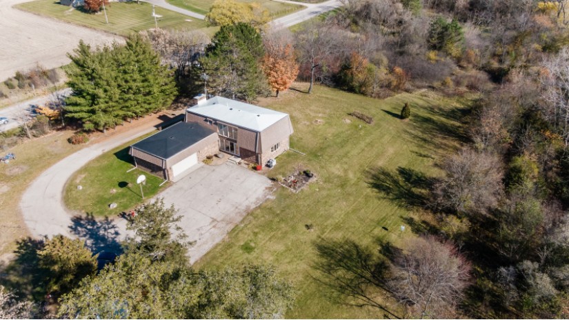 23403 60th St Paddock Lake, WI 53168 by Shorewest Realtors $332,500